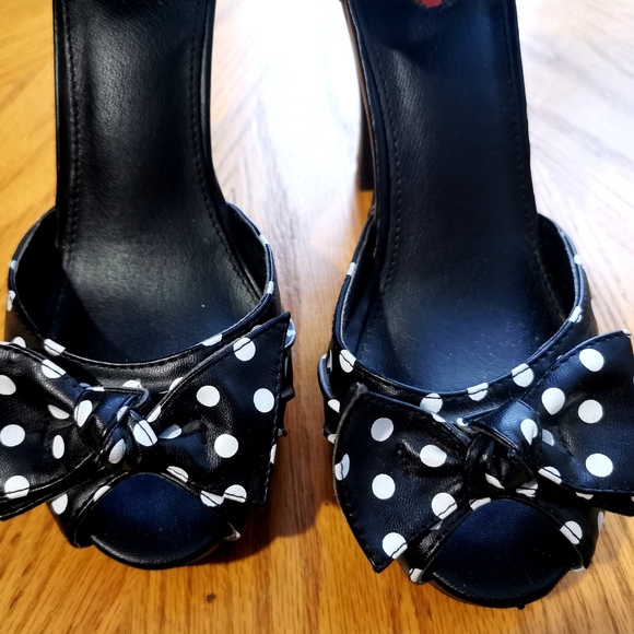 Women's Peep Toe T.U.K Heels, SZ 7 - Picture 3 of 12